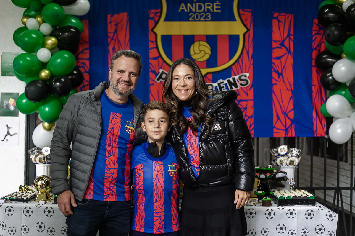 fotografias do aniversário de 10 anos do André que aconteceu na quadra do colégio assunção pamplona zona sul sao paulo sp