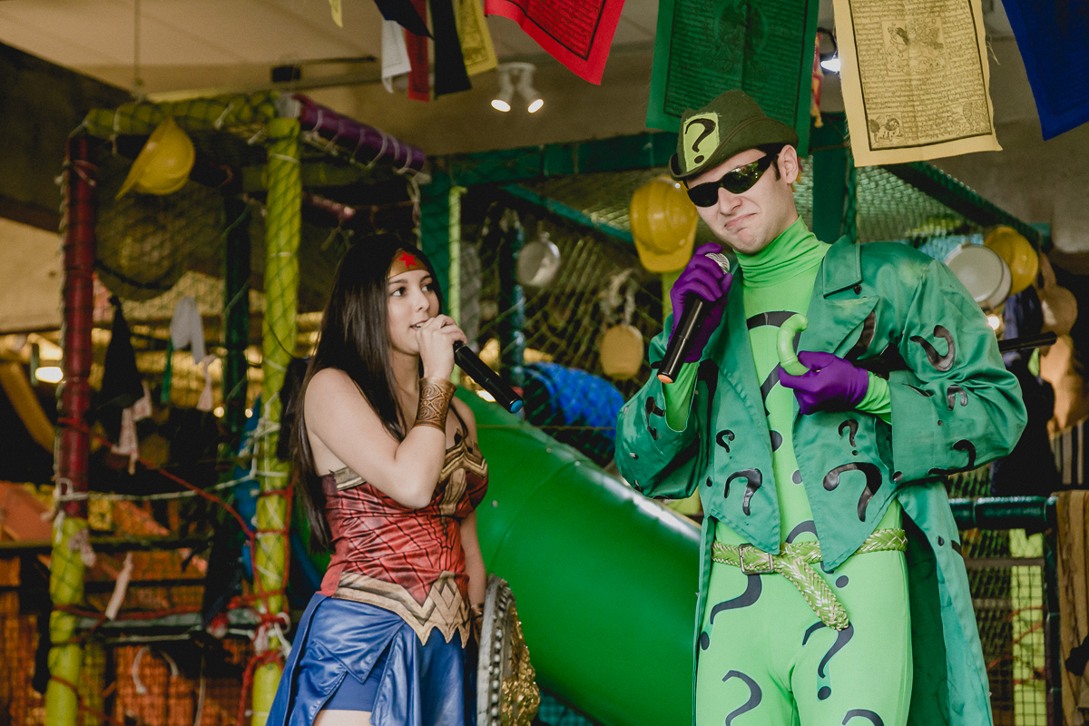 teatro com os super herois feito pelo show da liga