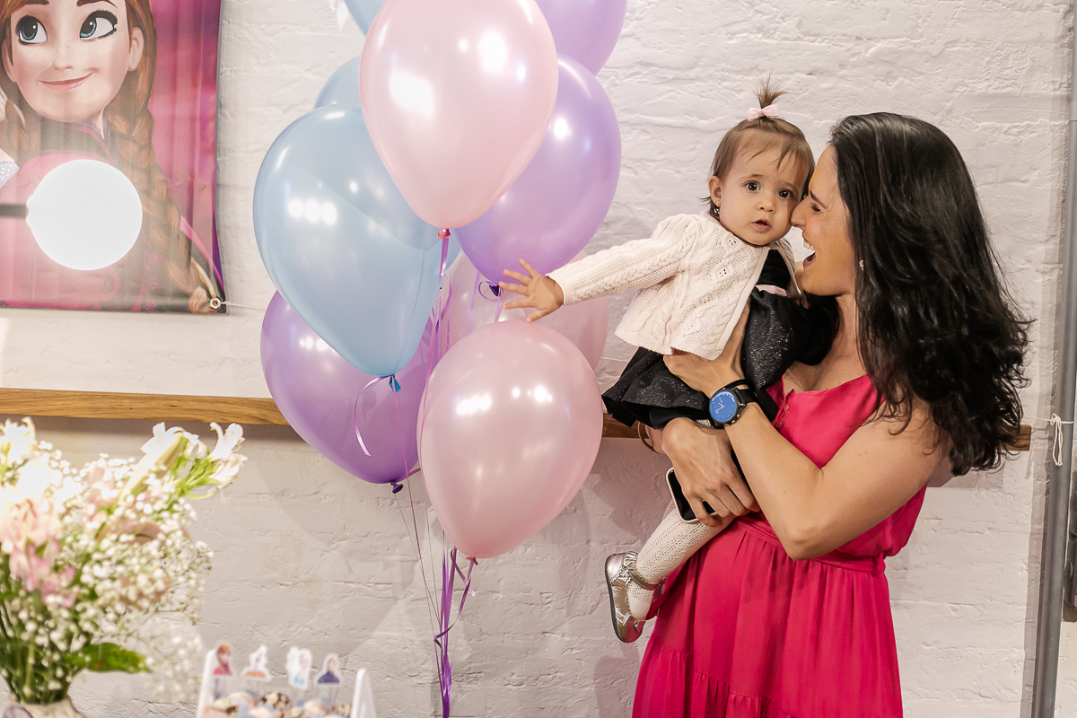 fotografias do aniversário de 3 anos da beatriz e 1 ano da isabela com o tema frozen no quintal de casa em moema zona sul sao paulo sp