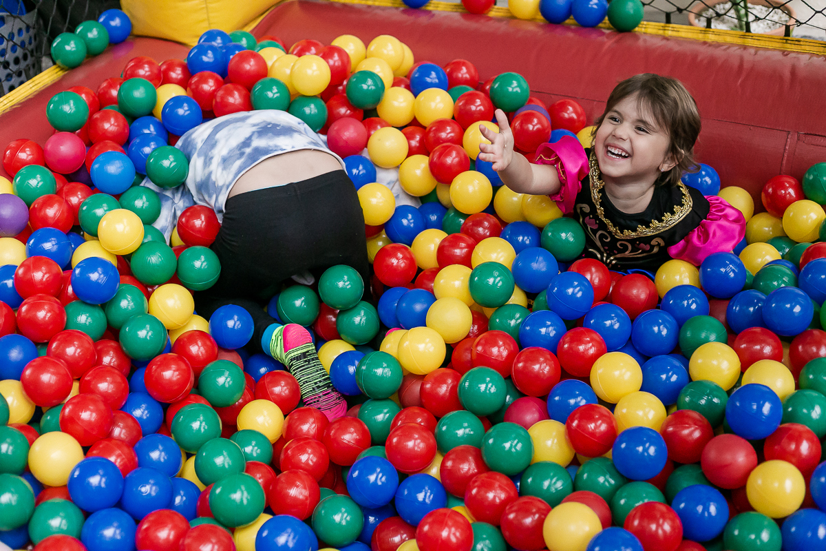 fotografias do aniversário de 3 anos da beatriz e 1 ano da isabela com o tema frozen no quintal de casa em moema zona sul sao paulo sp