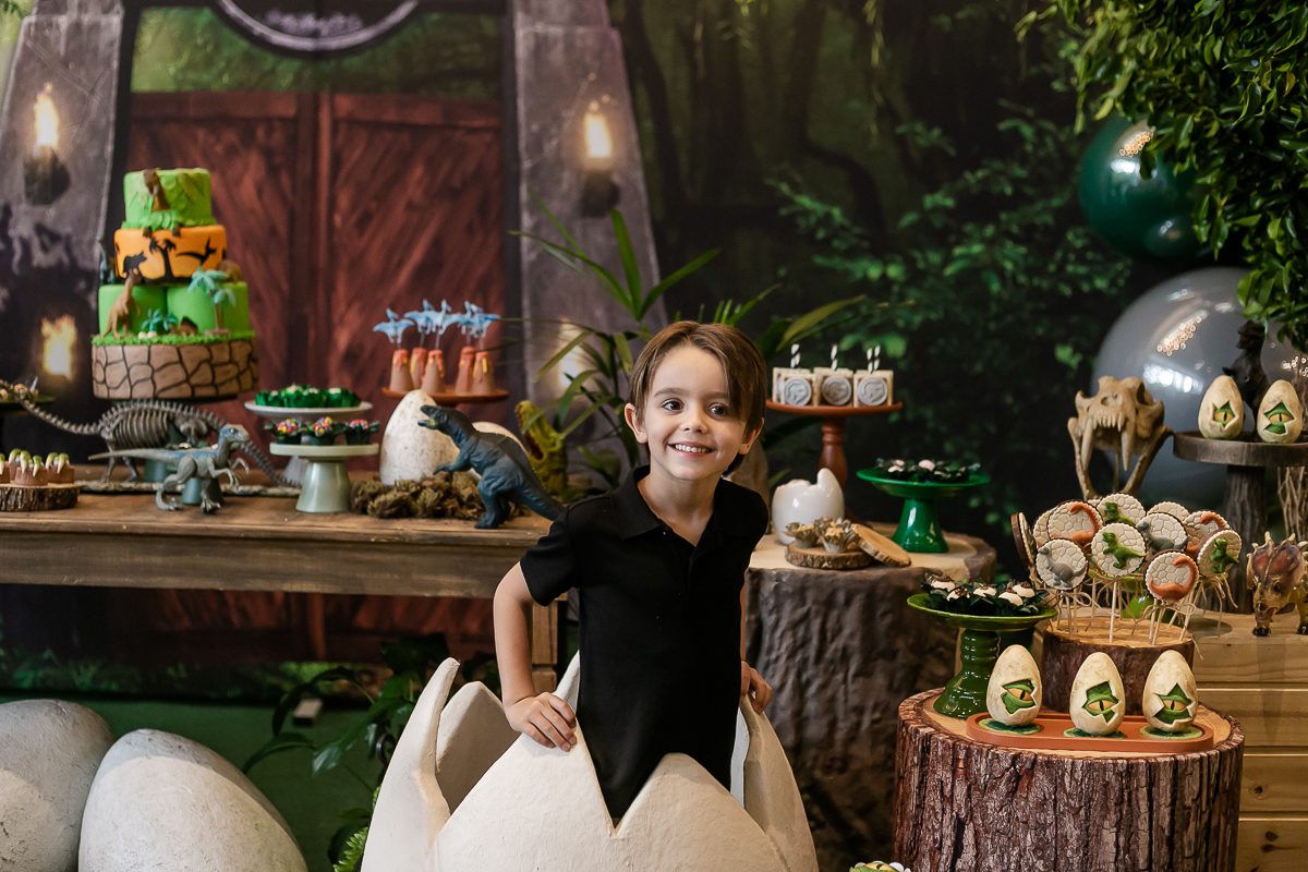 fotos do aniversário de 5 anos do bernardo com o tema jurassic world no buffet estação diversão em alphaville sp