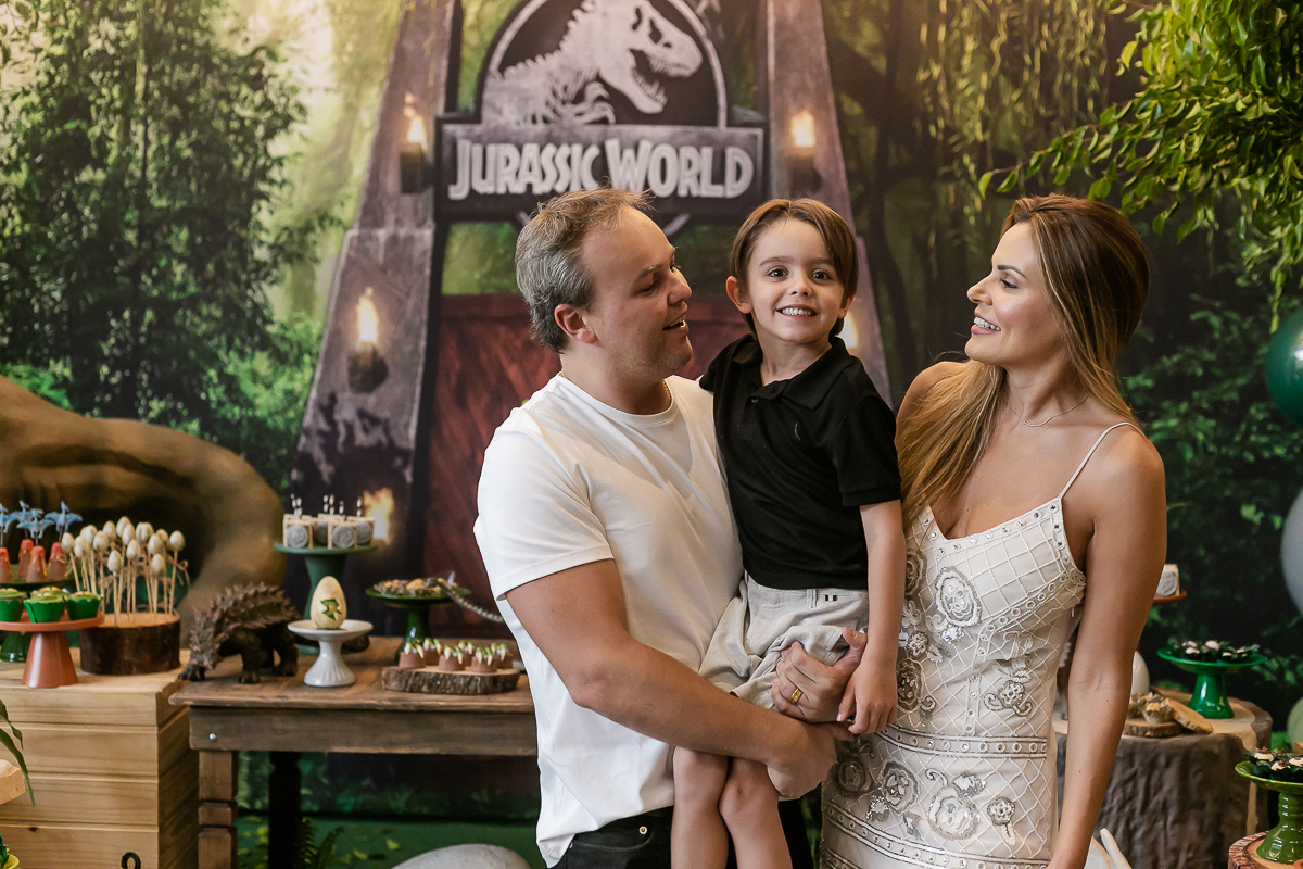 fotos do aniversário de 5 anos do bernardo com o tema jurassic world no buffet estação diversão em alphaville sp