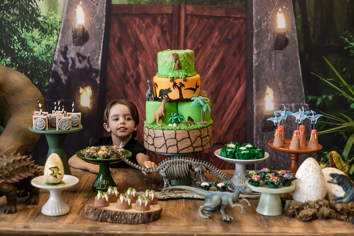 fotos do aniversário de 5 anos do bernardo com o tema jurassic world no buffet estação diversão em alphaville sp
