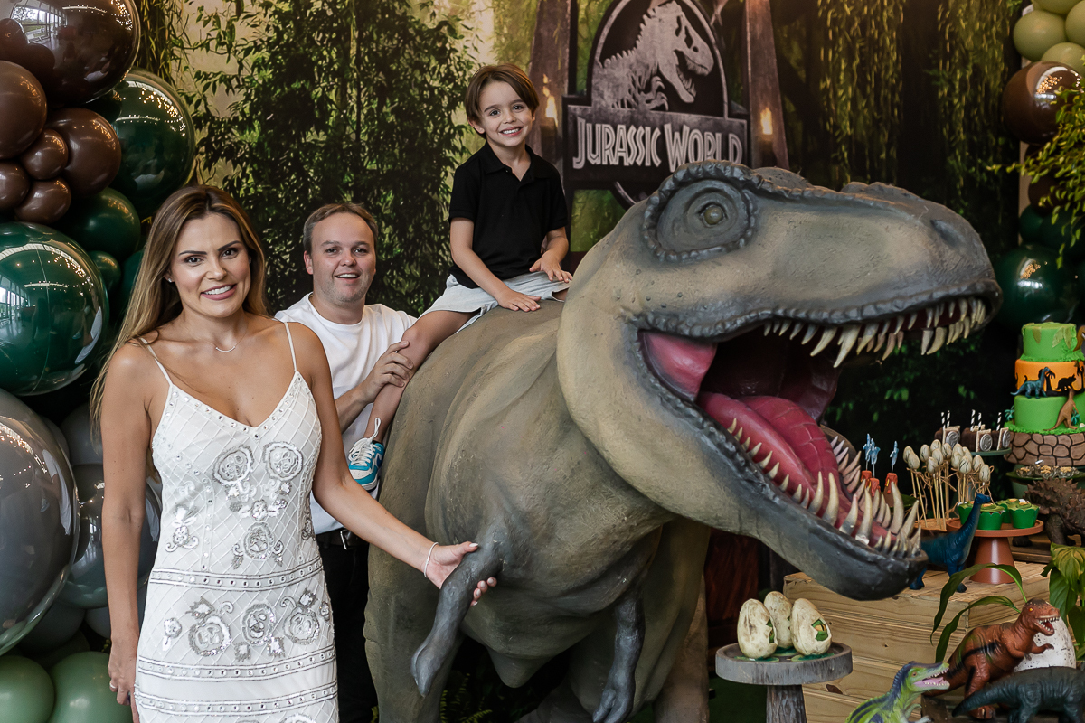 fotos do aniversário de 5 anos do bernardo com o tema jurassic world no buffet estação diversão em alphaville sp