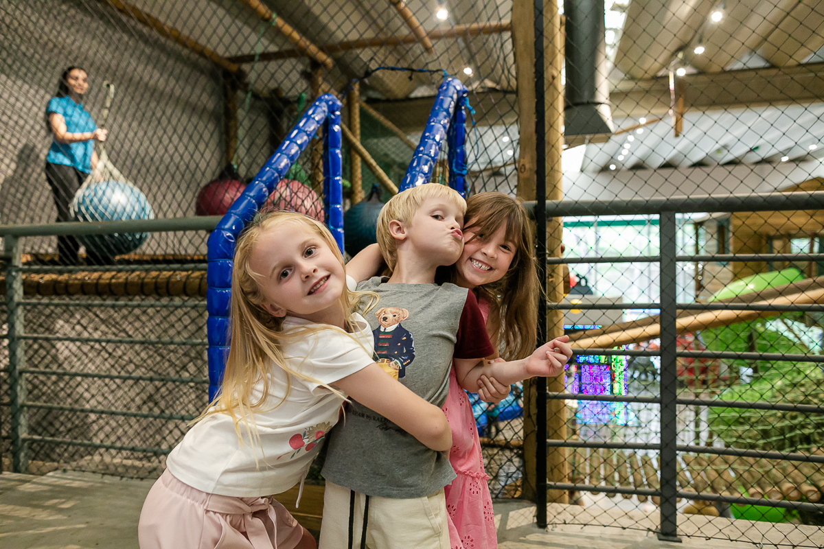 fotos do aniversário de 5 anos do bernardo com o tema jurassic world no buffet estação diversão em alphaville sp