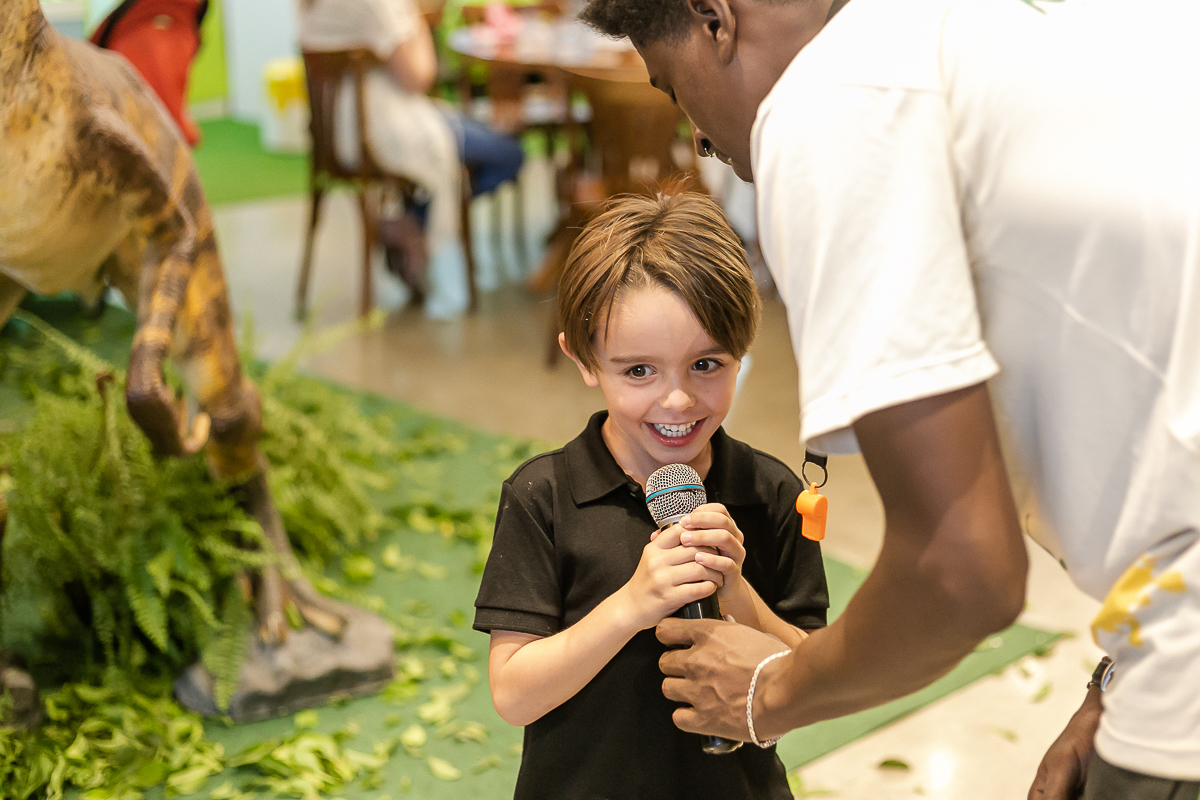 fotos do aniversário de 5 anos do bernardo com o tema jurassic world no buffet estação diversão em alphaville sp