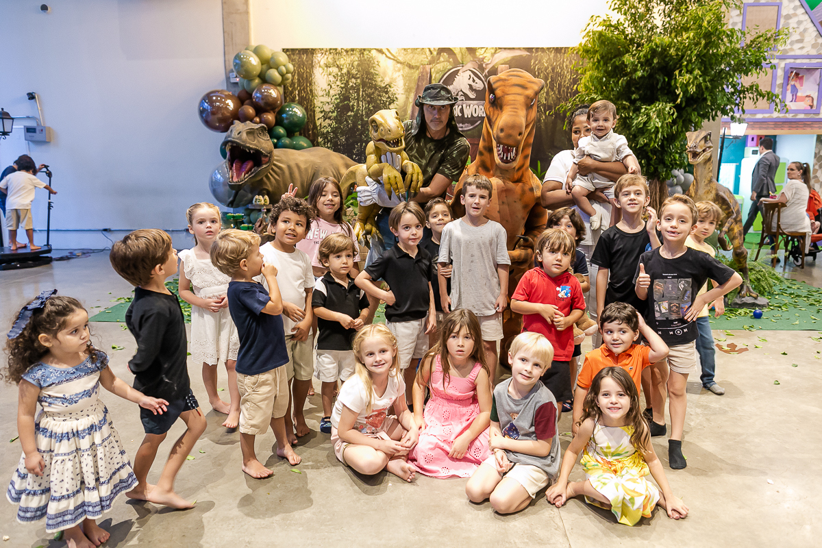 fotos do aniversário de 5 anos do bernardo com o tema jurassic world no buffet estação diversão em alphaville sp