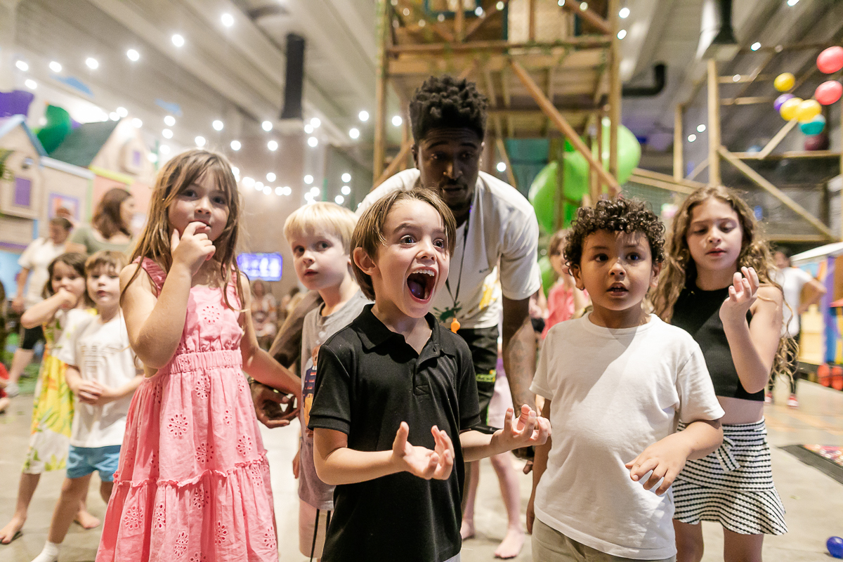 fotos do aniversário de 5 anos do bernardo com o tema jurassic world no buffet estação diversão em alphaville sp