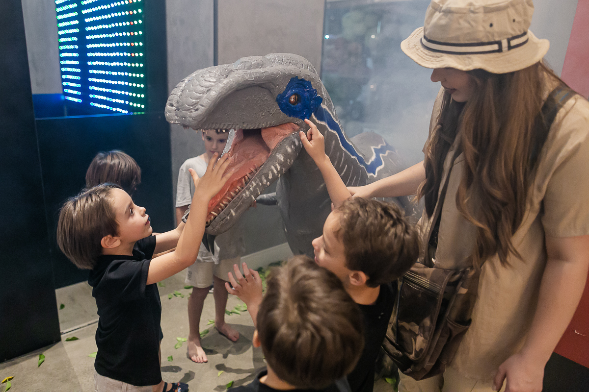 fotos do aniversário de 5 anos do bernardo com o tema jurassic world no buffet estação diversão em alphaville sp