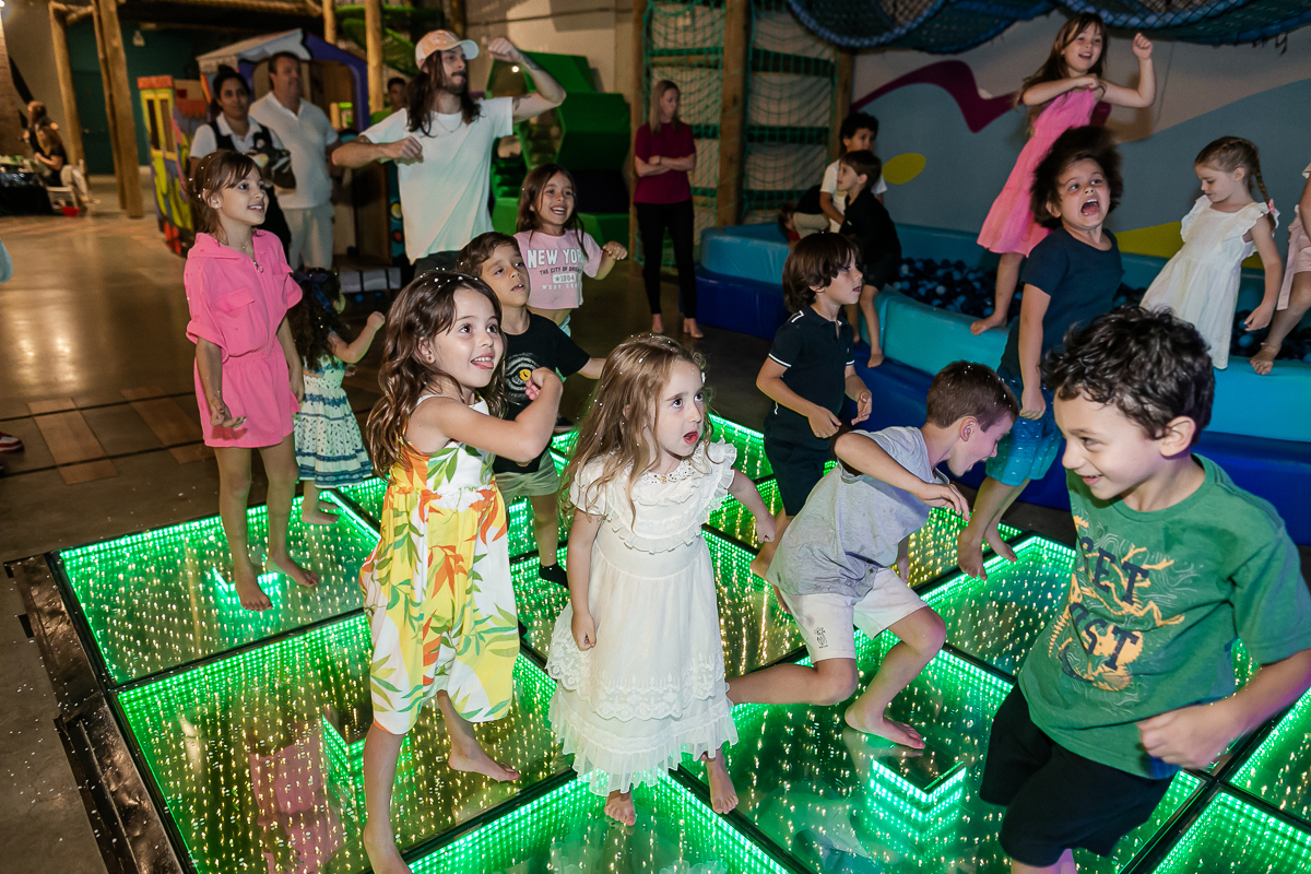 fotos do aniversário de 5 anos do bernardo com o tema jurassic world no buffet estação diversão em alphaville sp