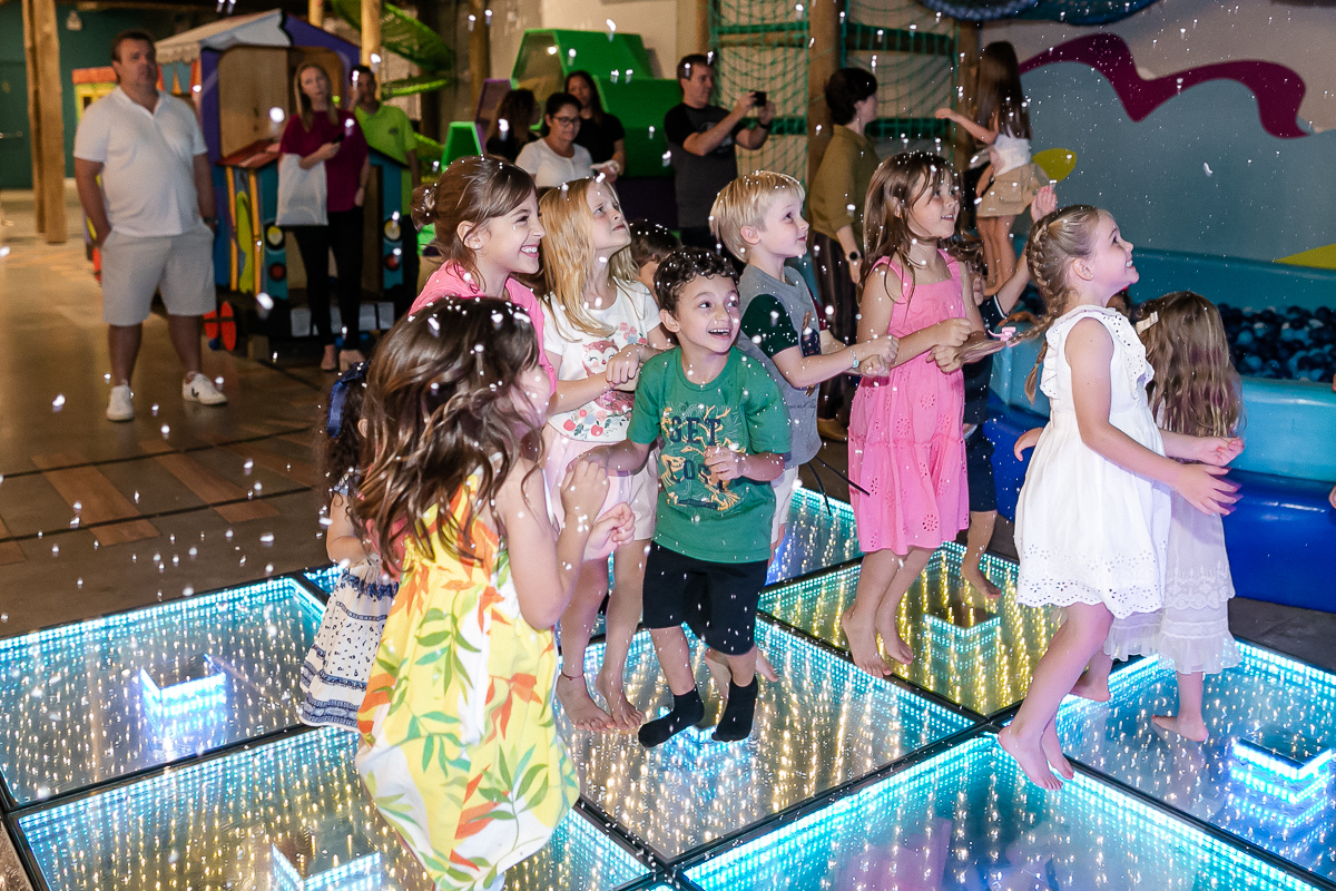 fotos do aniversário de 5 anos do bernardo com o tema jurassic world no buffet estação diversão em alphaville sp