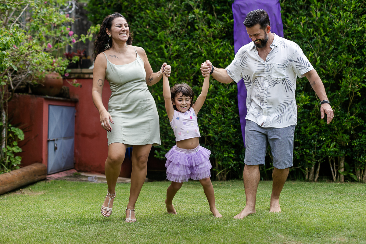 fotografias do aniversário de 5 anos da malu com o tema cinderela no quintal de casa na granja viana cotia sao paulo sp