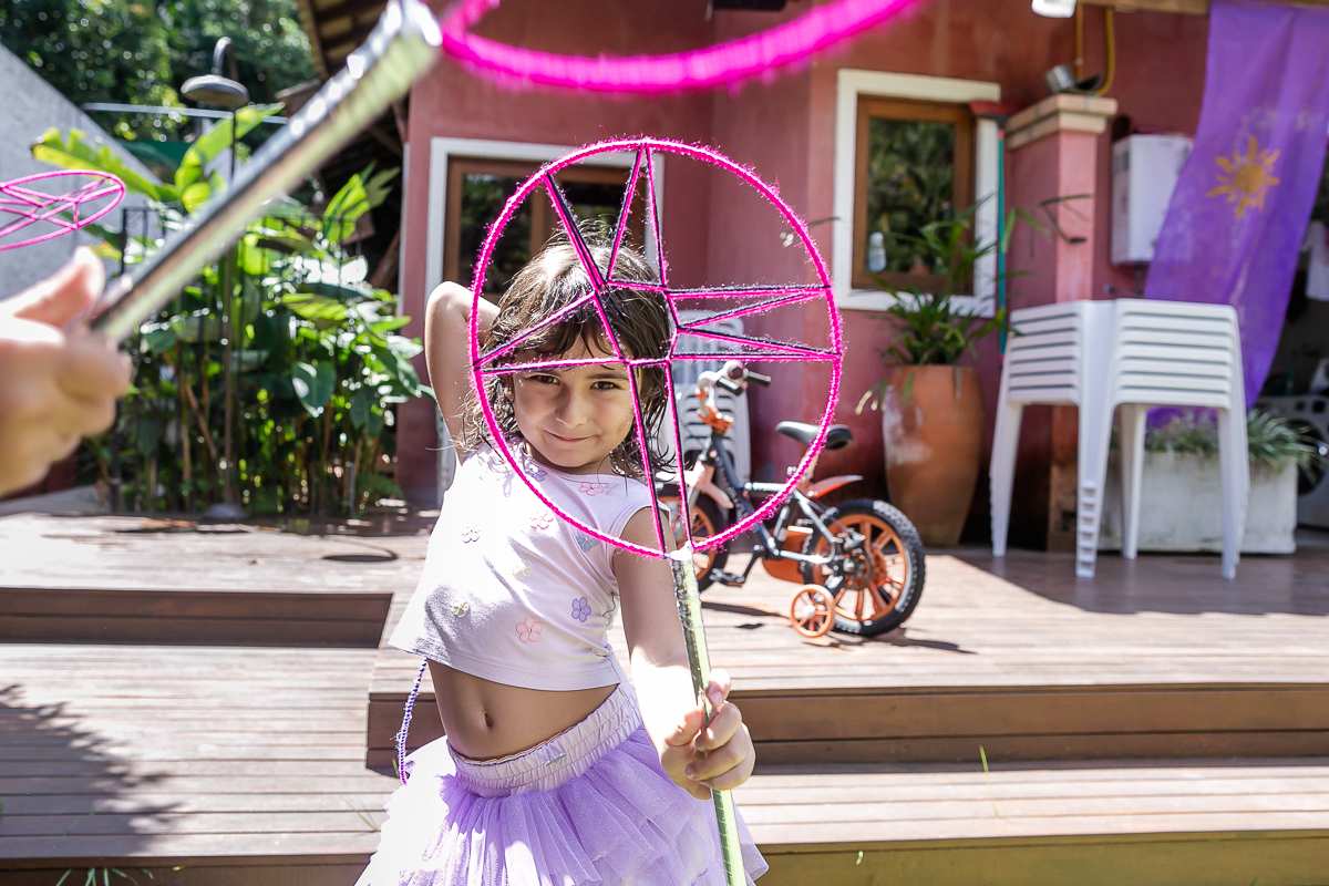fotografias do aniversário de 5 anos da malu com o tema cinderela no quintal de casa na granja viana cotia sao paulo sp