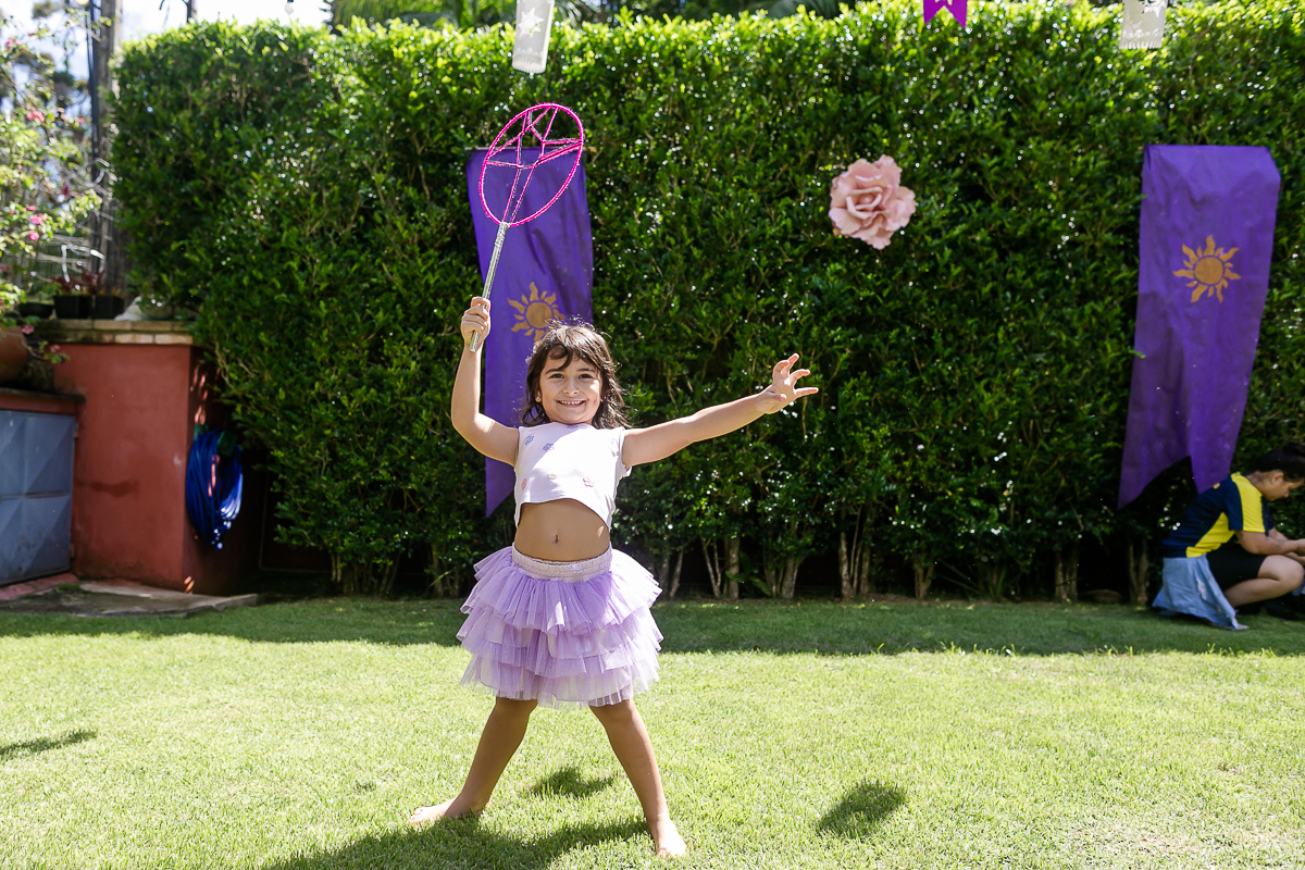 fotografias do aniversário de 5 anos da malu com o tema cinderela no quintal de casa na granja viana cotia sao paulo sp