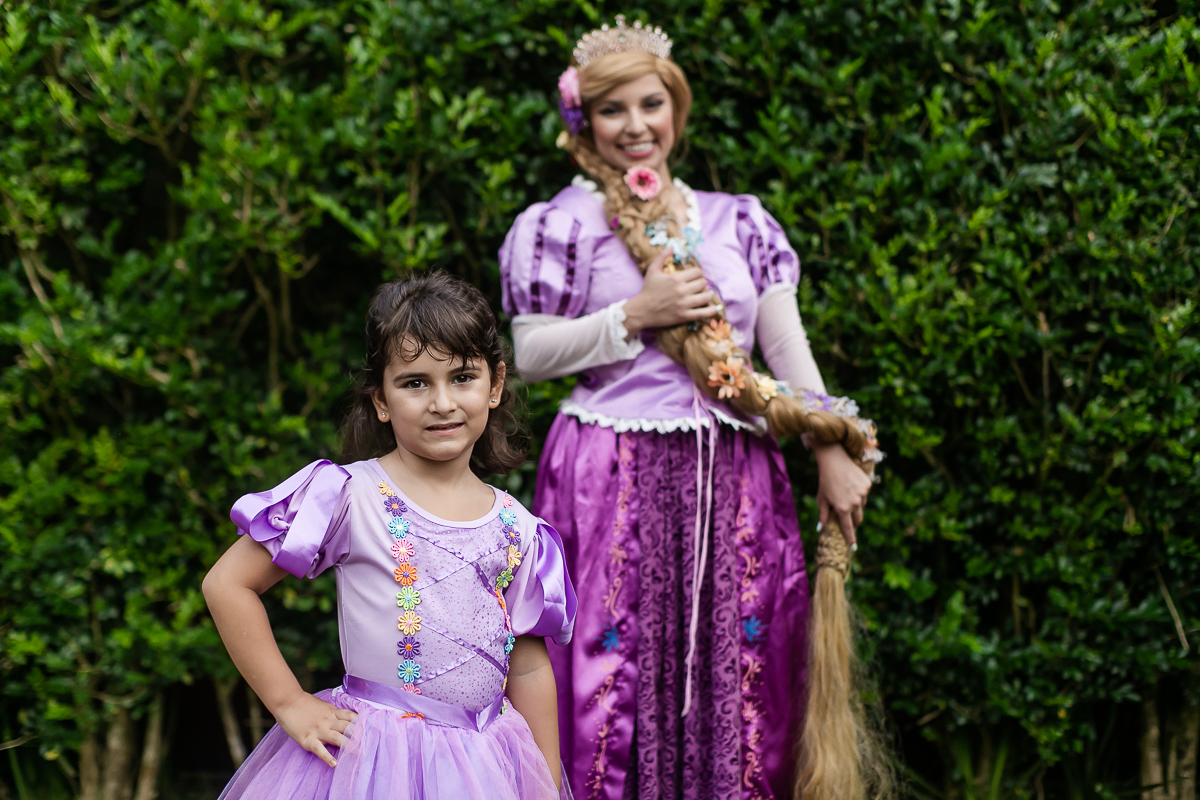 fotografias do aniversário de 5 anos da malu com o tema cinderela no quintal de casa na granja viana cotia sao paulo sp