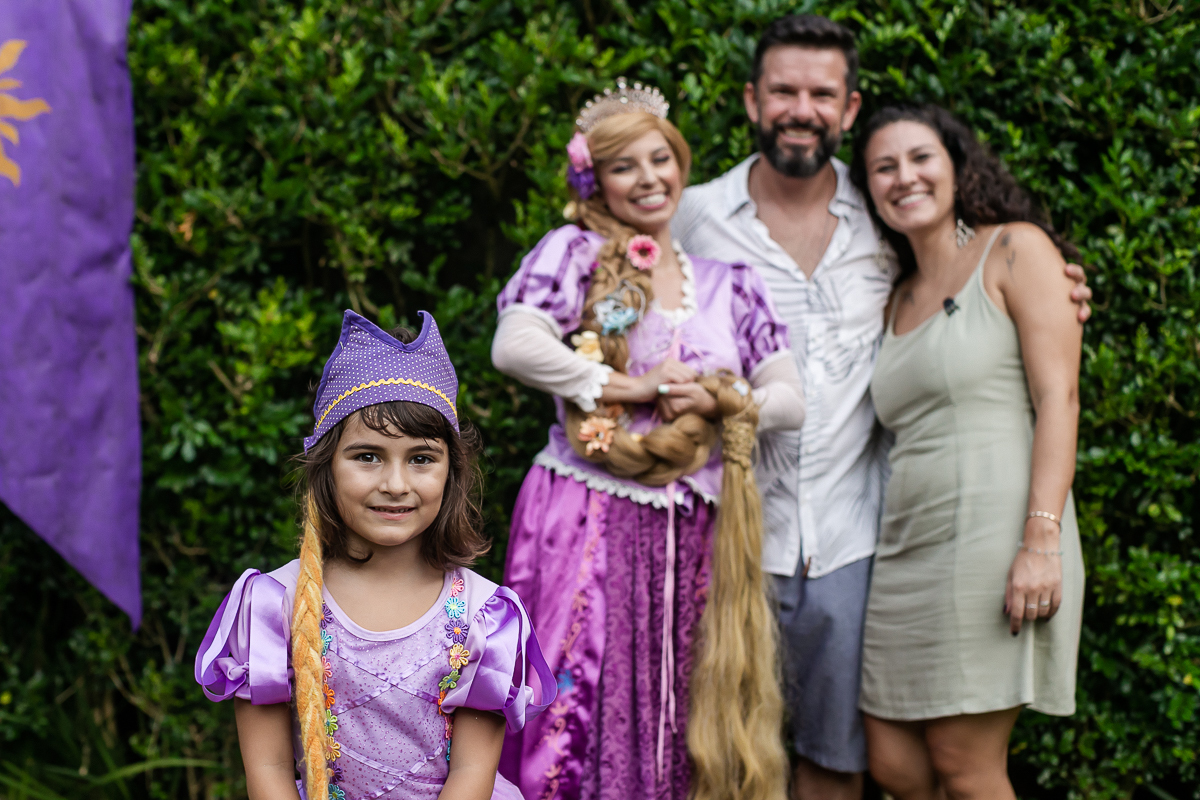 fotografias do aniversário de 5 anos da malu com o tema cinderela no quintal de casa na granja viana cotia sao paulo sp