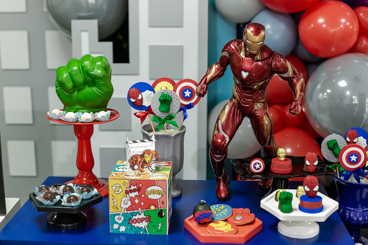 fotografias do aniversário de 5 anos do benny e do dan com o tema super herois no buffet pimentas no reino no bairro jardim em santo andre sao paulo sp