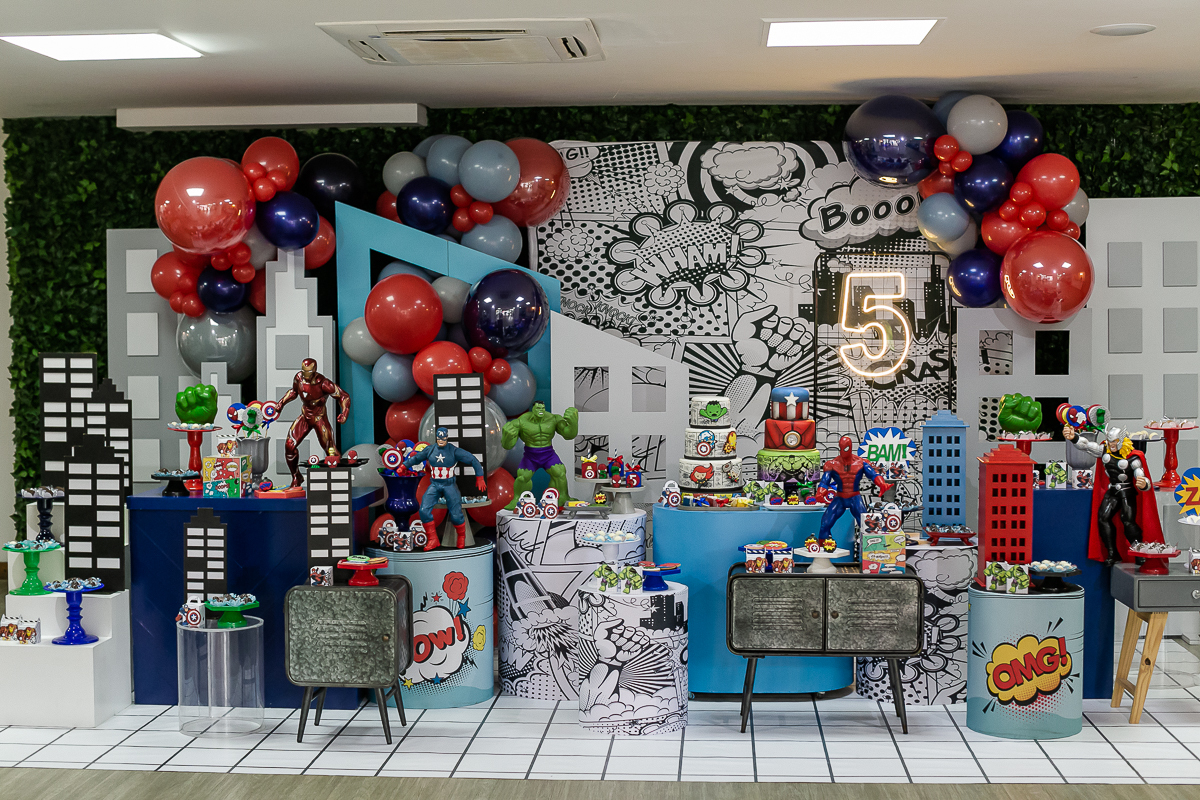 fotografias do aniversário de 5 anos do benny e do dan com o tema super herois no buffet pimentas no reino no bairro jardim em santo andre sao paulo sp