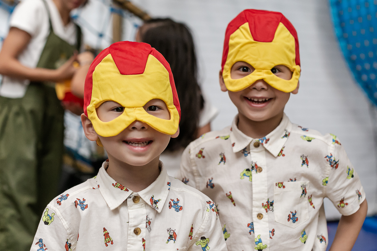 fotografias do aniversário de 5 anos do benny e do dan com o tema super herois no buffet pimentas no reino no bairro jardim em santo andre sao paulo sp