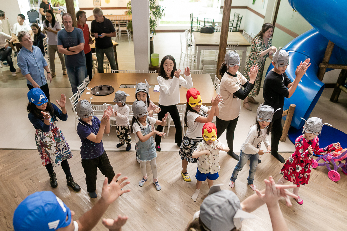 fotografias do aniversário de 5 anos do benny e do dan com o tema super herois no buffet pimentas no reino no bairro jardim em santo andre sao paulo sp