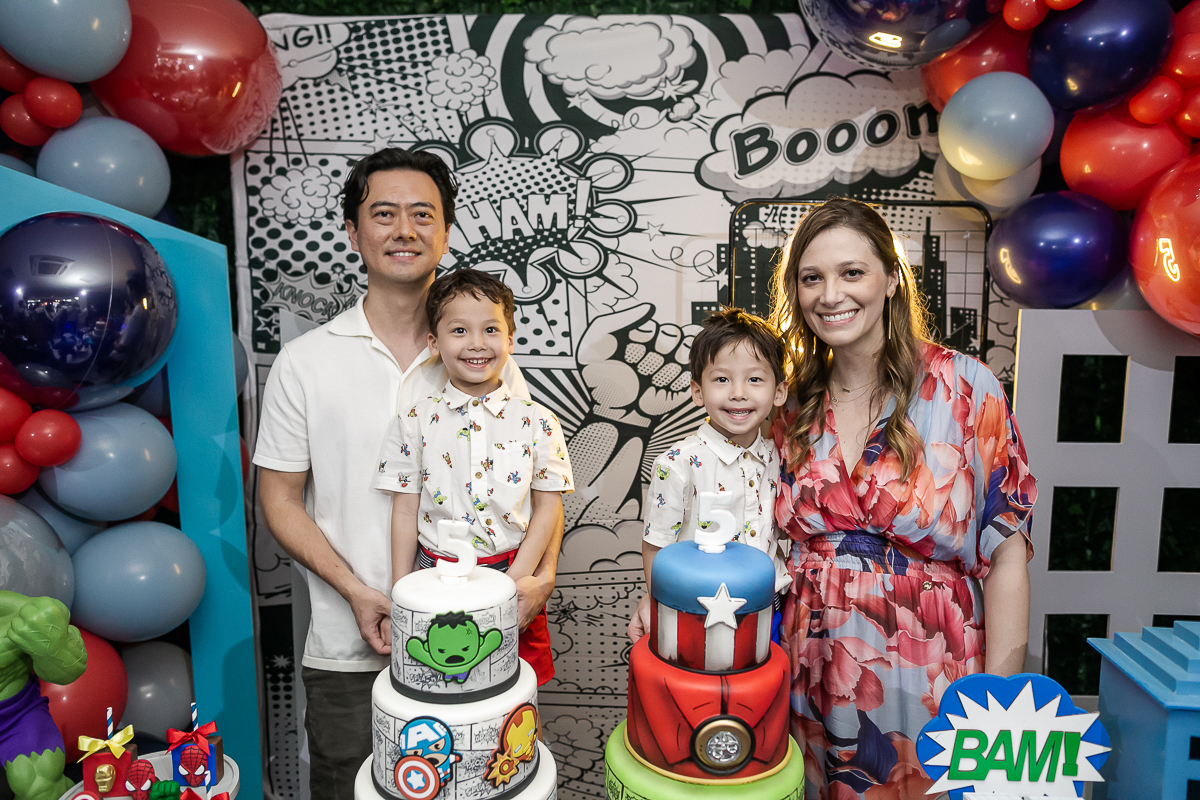 fotografias do aniversário de 5 anos do benny e do dan com o tema super herois no buffet pimentas no reino no bairro jardim em santo andre sao paulo sp