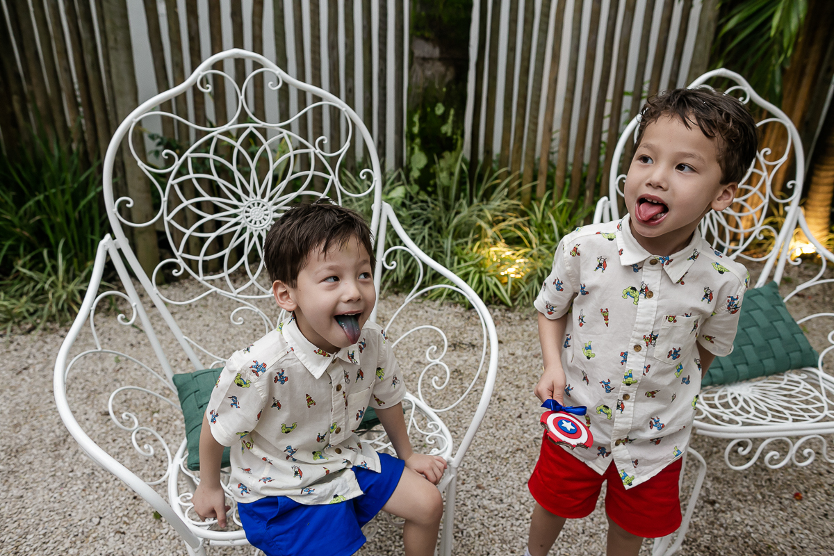 fotografias do aniversário de 5 anos do benny e do dan com o tema super herois no buffet pimentas no reino no bairro jardim em santo andre sao paulo sp