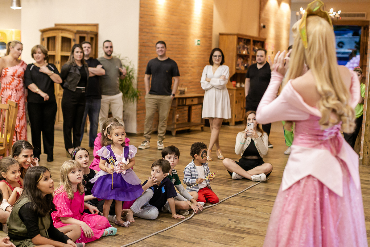 fotografias do aniversário de 3 anos da Alice com o tema princesas no buffet estação vai e vem unidade vila olimpia zona sul sao paulo sp