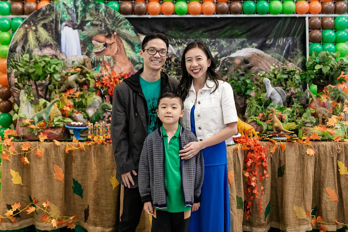 fotografias do aniversário de 8 anos do Eduardo com o tema dinossauros no buffet vila da festa no campo belo zona sul sao paulo sp