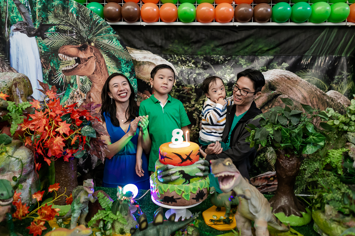 fotografias do aniversário de 8 anos do Eduardo com o tema dinossauros no buffet vila da festa no campo belo zona sul sao paulo sp