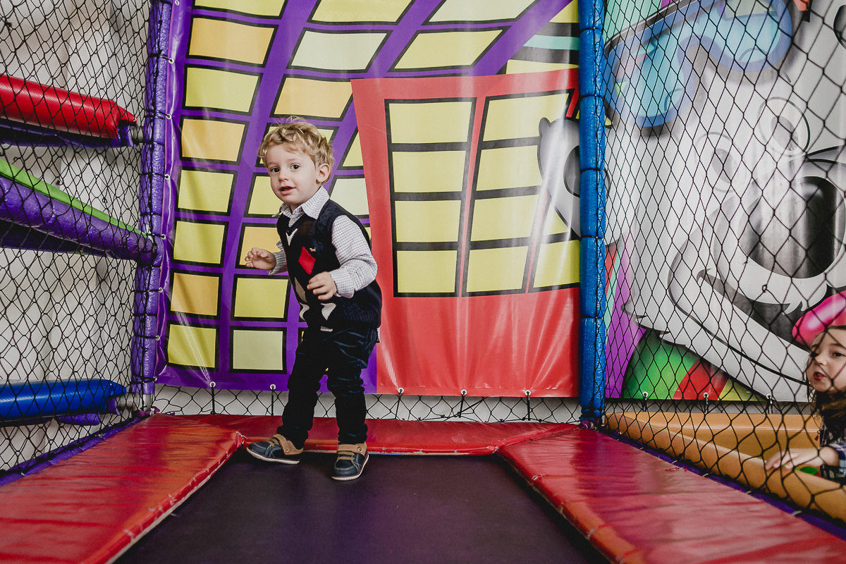 brincando muito no pula pula