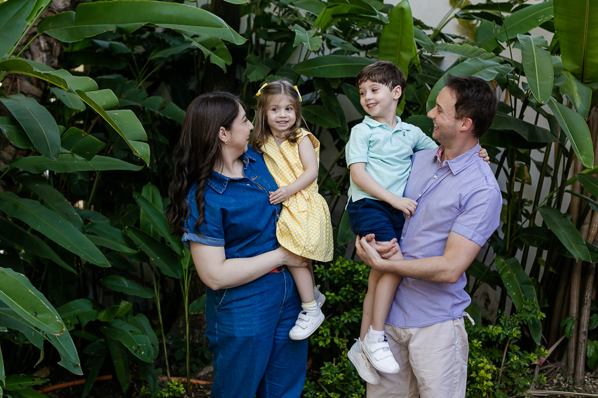 fotografias do aniversário de 5 anos do vinicius com o tema hot wheels feito pela chiara marcelli no buffet vila lumicá na vila mariana zona sul sao paulo sp