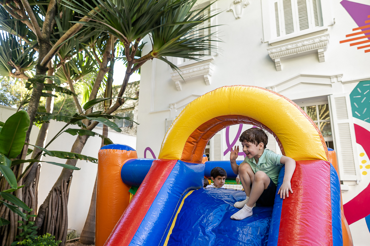 fotografias do aniversário de 5 anos do vinicius com o tema hot wheels feito pela chiara marcelli no buffet vila lumicá na vila mariana zona sul sao paulo sp