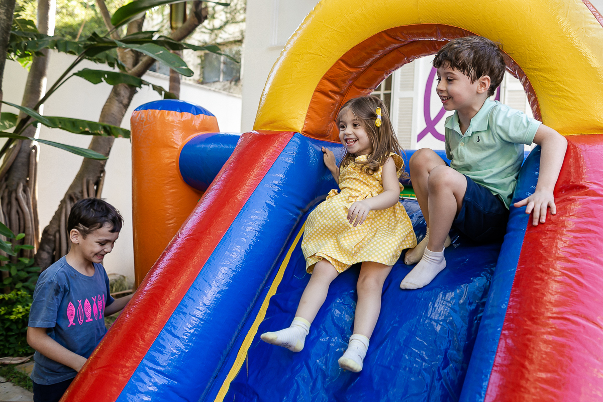 fotografias do aniversário de 5 anos do vinicius com o tema hot wheels feito pela chiara marcelli no buffet vila lumicá na vila mariana zona sul sao paulo sp