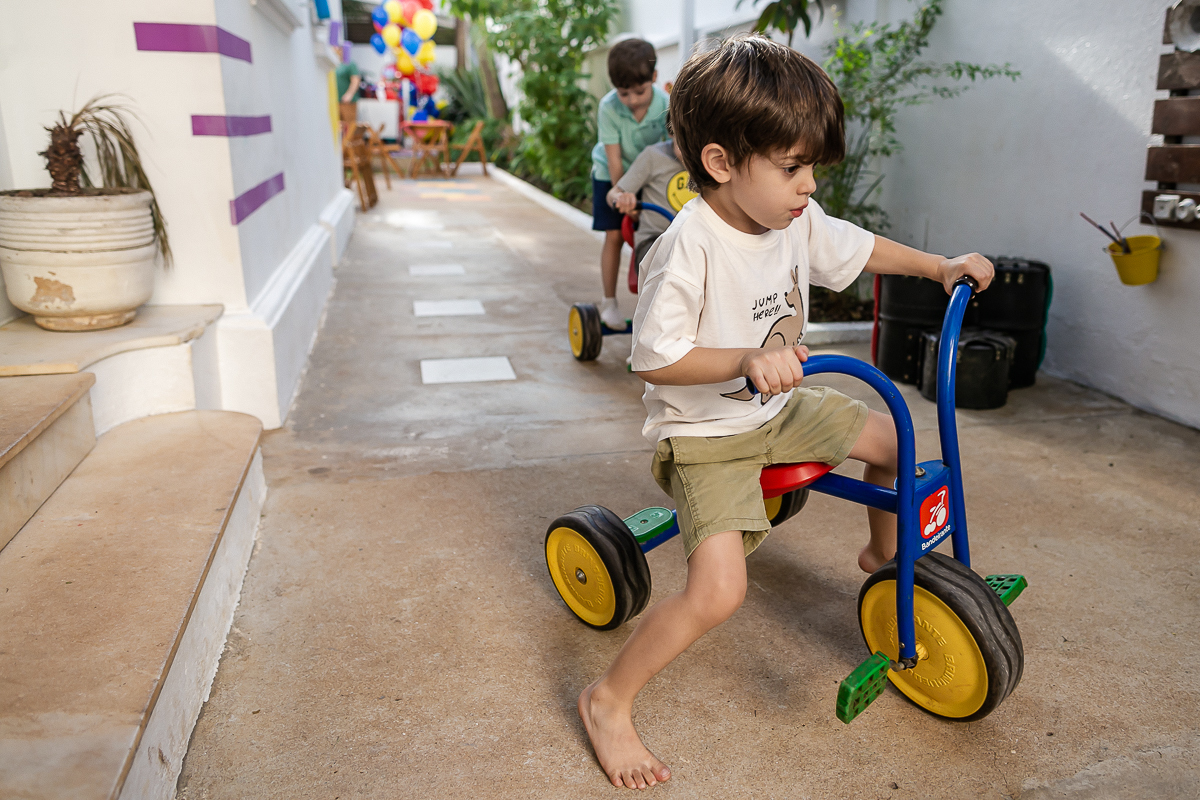 fotografias do aniversário de 5 anos do vinicius com o tema hot wheels feito pela chiara marcelli no buffet vila lumicá na vila mariana zona sul sao paulo sp
