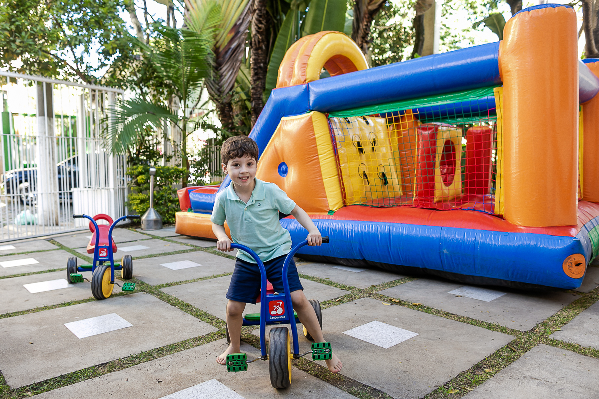 fotografias do aniversário de 5 anos do vinicius com o tema hot wheels feito pela chiara marcelli no buffet vila lumicá na vila mariana zona sul sao paulo sp