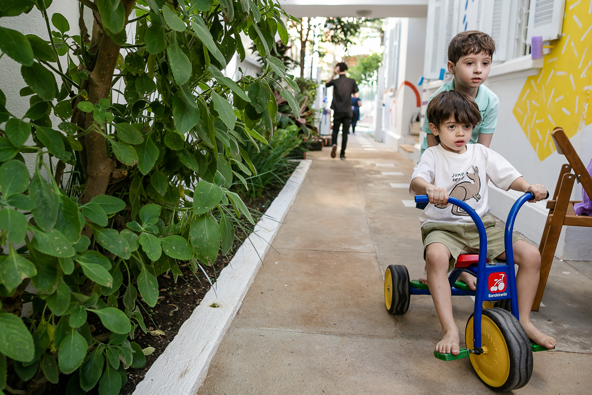 fotografias do aniversário de 5 anos do vinicius com o tema hot wheels feito pela chiara marcelli no buffet vila lumicá na vila mariana zona sul sao paulo sp