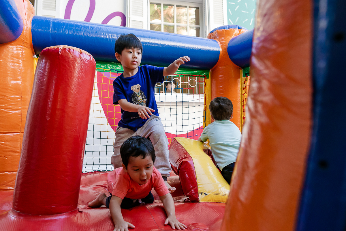 fotografias do aniversário de 5 anos do vinicius com o tema hot wheels feito pela chiara marcelli no buffet vila lumicá na vila mariana zona sul sao paulo sp