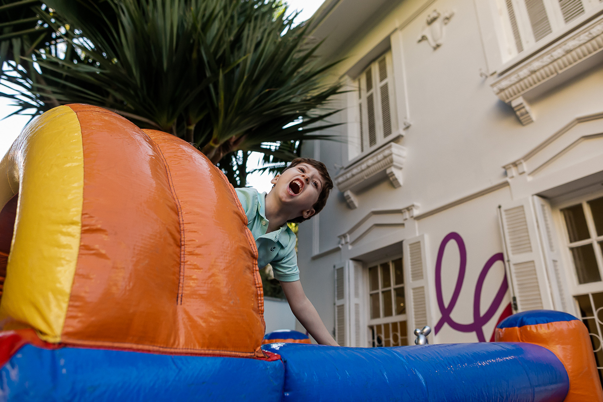 fotografias do aniversário de 5 anos do vinicius com o tema hot wheels feito pela chiara marcelli no buffet vila lumicá na vila mariana zona sul sao paulo sp