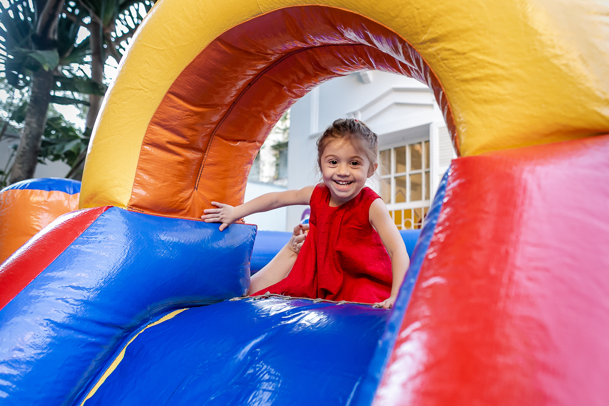 fotografias do aniversário de 5 anos do vinicius com o tema hot wheels feito pela chiara marcelli no buffet vila lumicá na vila mariana zona sul sao paulo sp