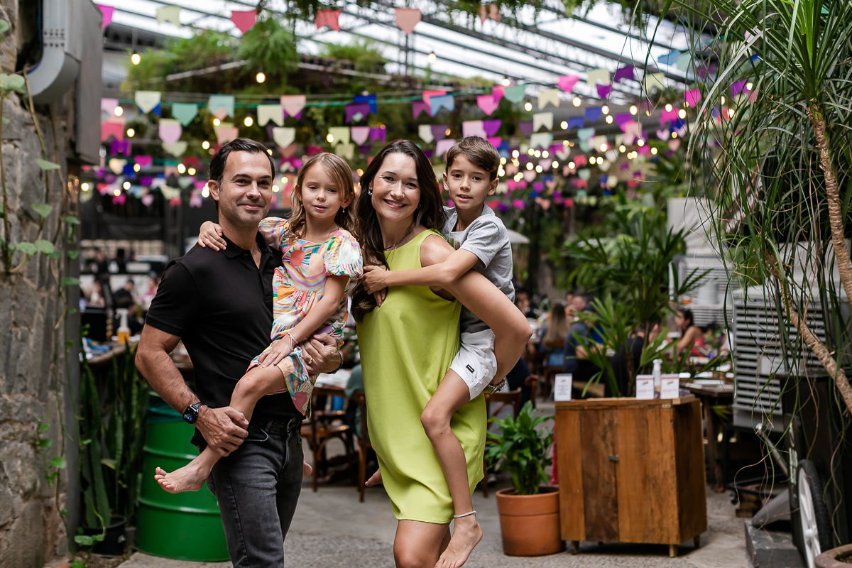 fotografias do aniversário de 40 anos da Inah no quintal debetti na cidade jardim zona sul sao paulo sp
