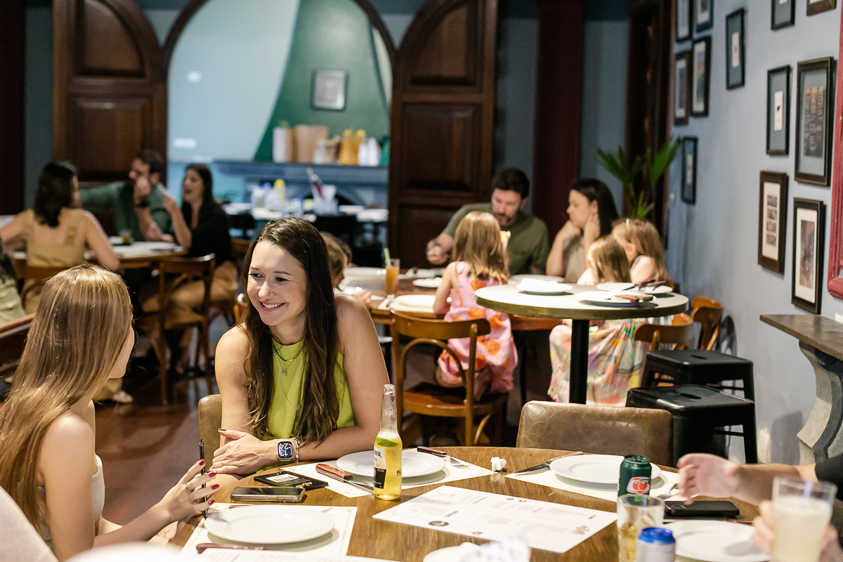 fotografias do aniversário de 40 anos da Inah no quintal debetti na cidade jardim zona sul sao paulo sp