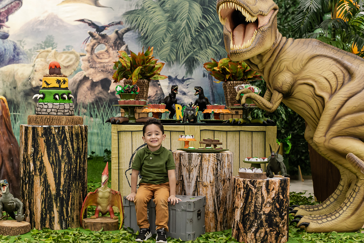 fotografias do aniversário de 4 anos do felipe com o tema dinossauros feita pela marcia colonese no buffet spasso kids tatuape zona leste sao paulo sp