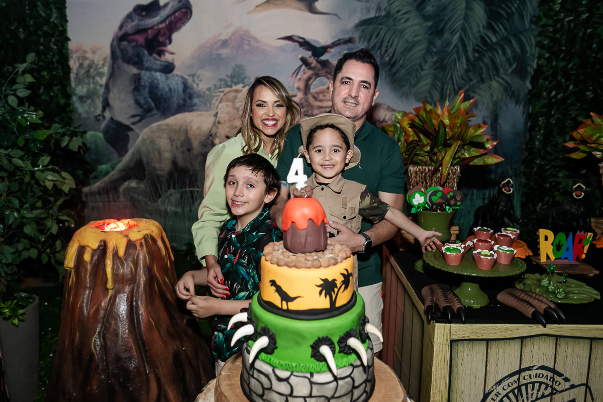 fotografias do aniversário de 4 anos do felipe com o tema dinossauros feita pela marcia colonese no buffet spasso kids tatuape zona leste sao paulo sp