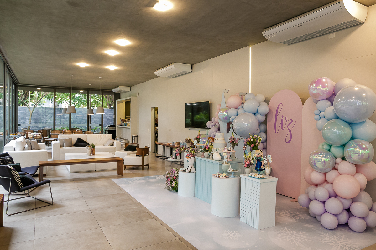 Fotografias do aniversário de 3 anos da Liz com o tema frozen no salão de festas do condomínio no brooklin zona sul sao paulo sp