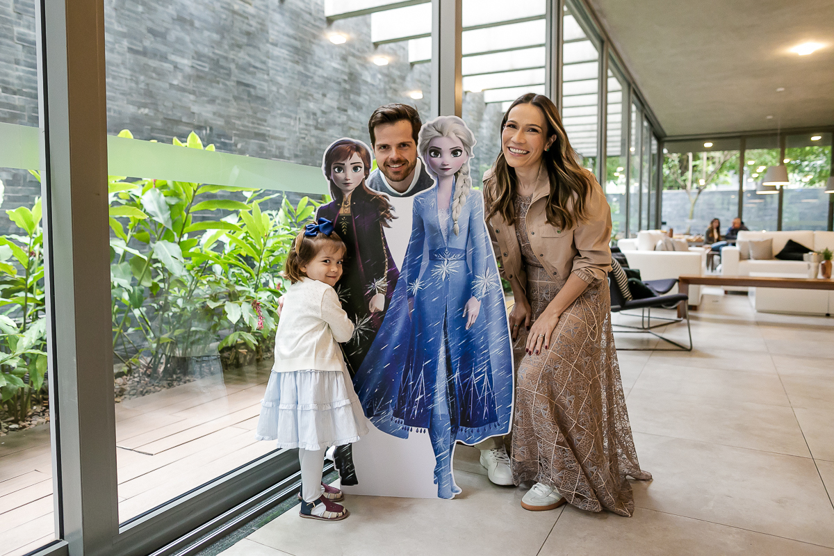 Fotografias do aniversário de 3 anos da Liz com o tema frozen no salão de festas do condomínio no brooklin zona sul sao paulo sp