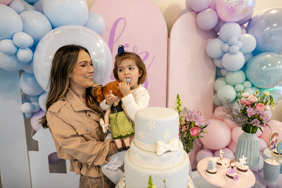 Fotografias do aniversário de 3 anos da Liz com o tema frozen no salão de festas do condomínio no brooklin zona sul sao paulo sp