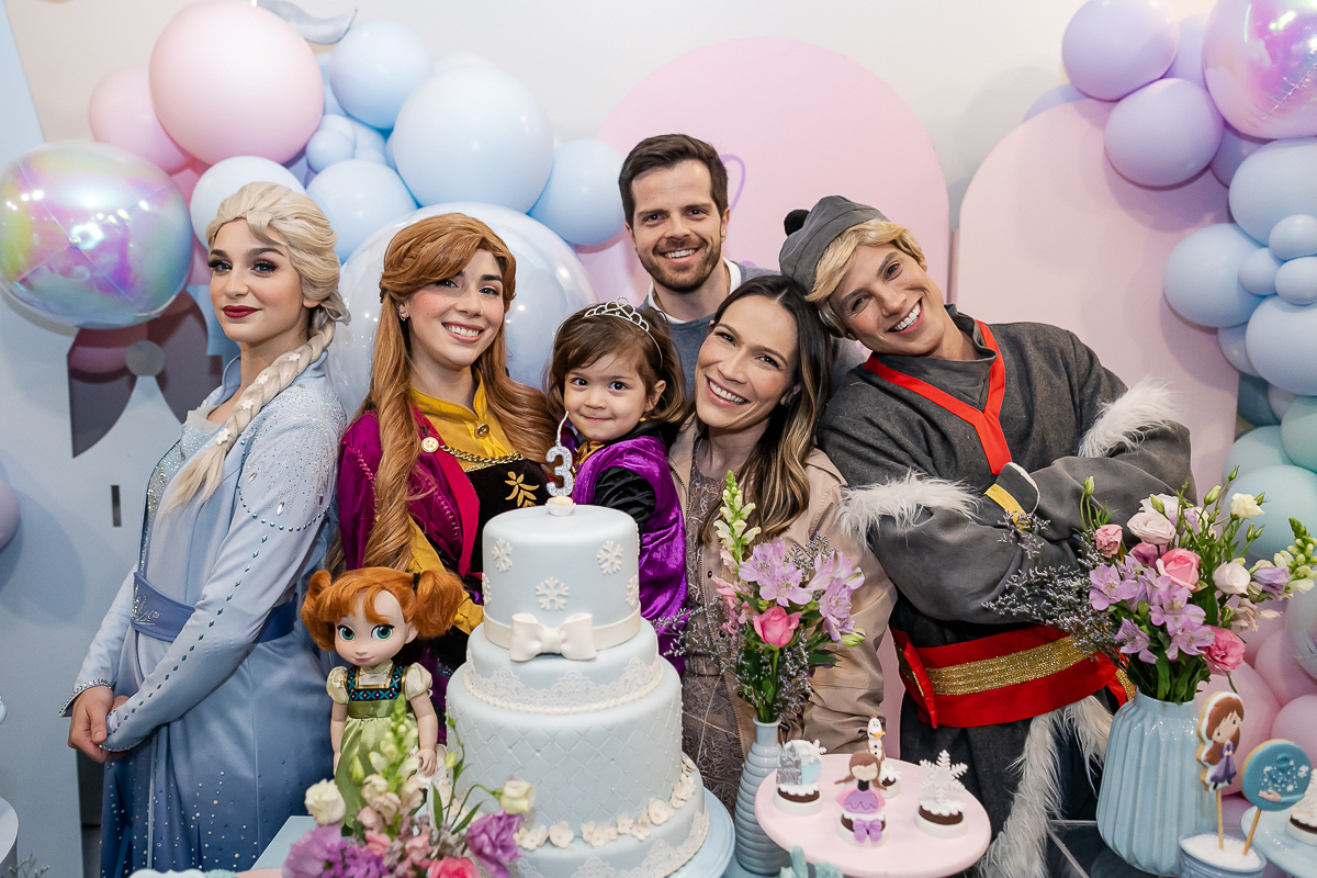 Fotografias do aniversário de 3 anos da Liz com o tema frozen no salão de festas do condomínio no brooklin zona sul sao paulo sp