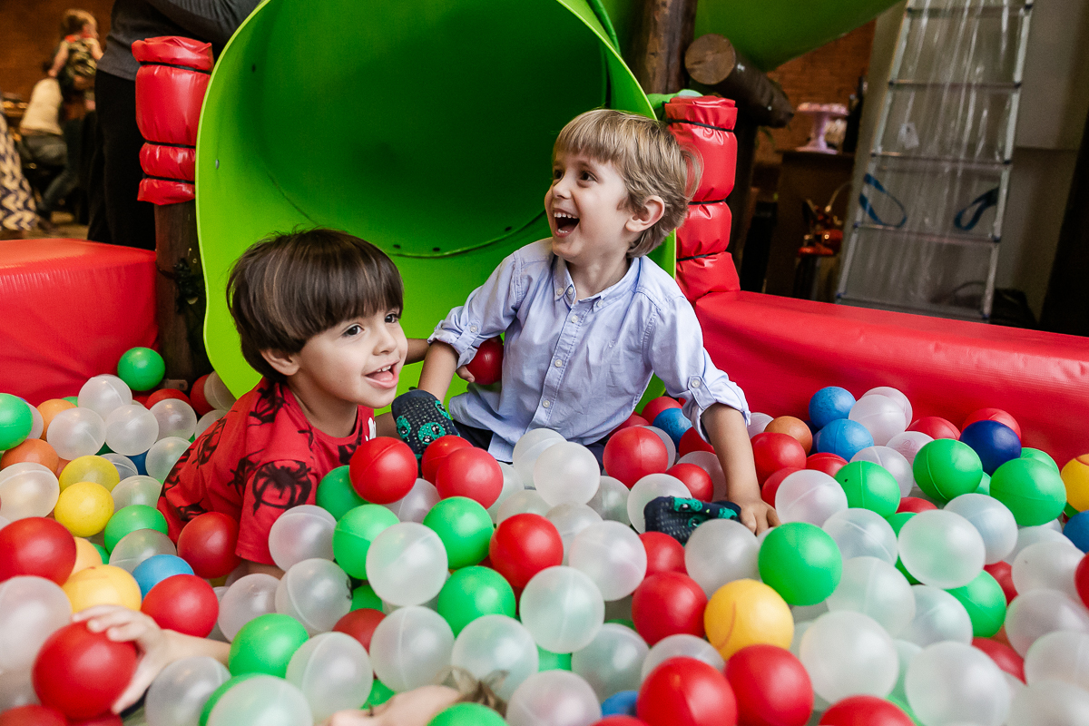fotografias do aniversário de 4 anos da beatriz e 2 anos da isabela com o tema minnie rosa no buffet engenho moema zona sul sao paulo sp