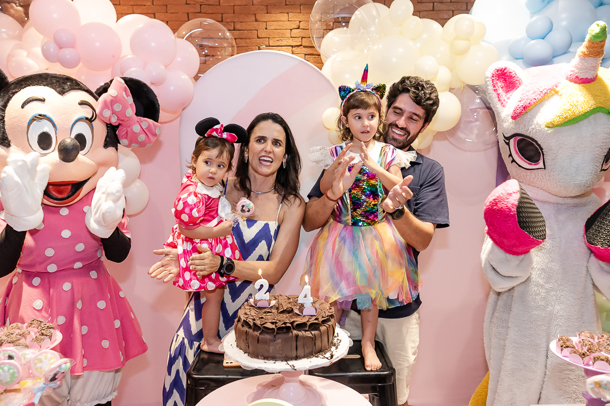 fotografias do aniversário de 4 anos da beatriz e 2 anos da isabela com o tema minnie rosa no buffet engenho moema zona sul sao paulo sp