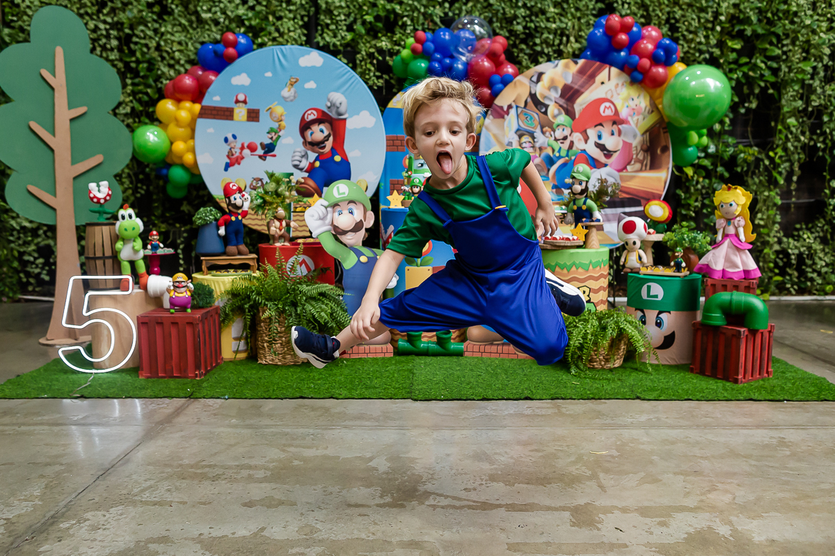 fotografias do aniversário de 5 anos do Pedro com o tema mario bros no buffet espaço la vem o sol unidade vila olimpia zona sul sao paulo sp